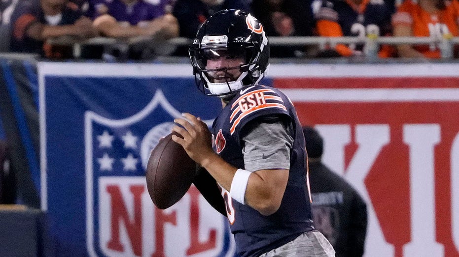 Bears' Caleb Williams divides social media with gray undershirt underneath jersey
