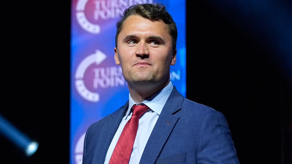 Texans have pregame moment of silence for victims of violence but don't mention Charlie Kirk
