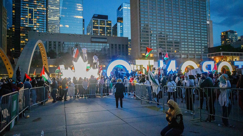 Quebec takes bold action as Muslim activists blur line between public prayer and protest