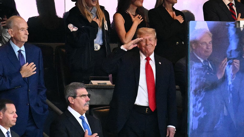 Trump receives warm welcome from Yankees fans, 'USA' chants break out at stadium