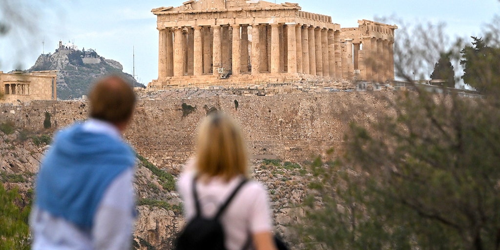 Tourists flock to see iconic landmark finally free of scaffolding after 200 years