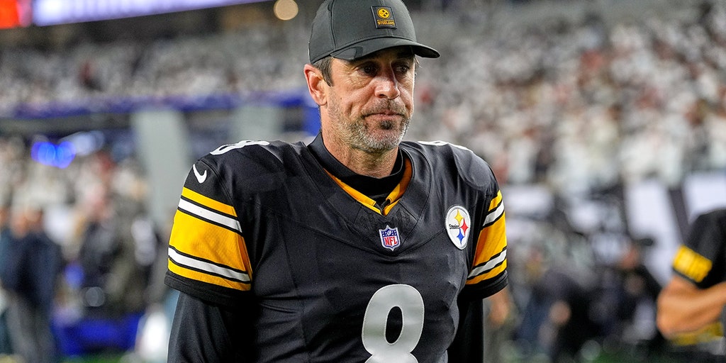 Aaron Rodgers fumes after getting tackled by 300-pound Steelers teammate  during touchdown celebration