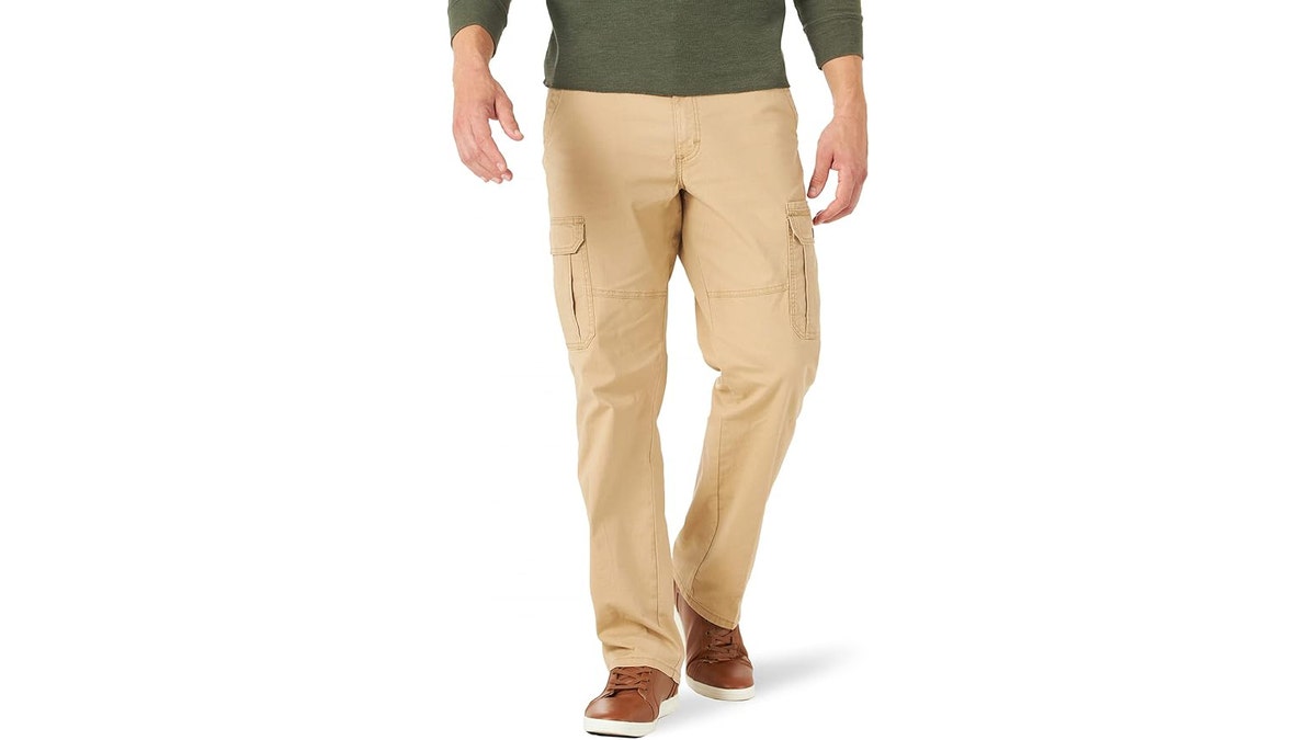 Look your best with these comfortable cargo pants. 