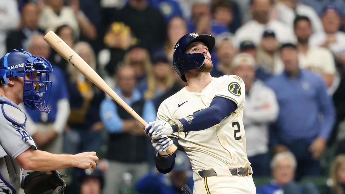 Brewers player ripped for avoiding hit-by-pitch that would have tied game: 'All he had to do was stand there'