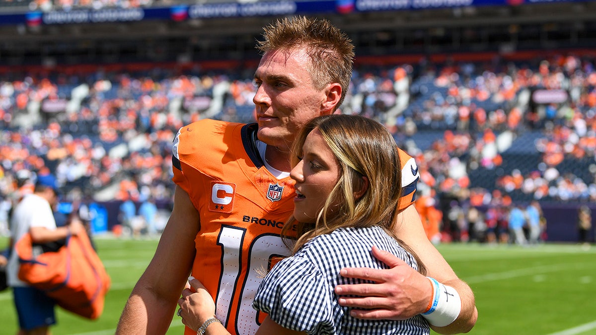 Bo Nix and Izzy Nix