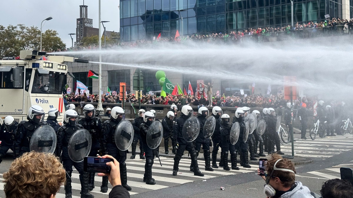 brussel police stand off with protestors