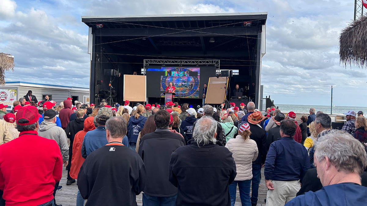 Rally in Wildwood, N.J., for Republican gubernatorial candidate Jack Ciattarelli drew about 800 on Friday, Oct. 10, 2025