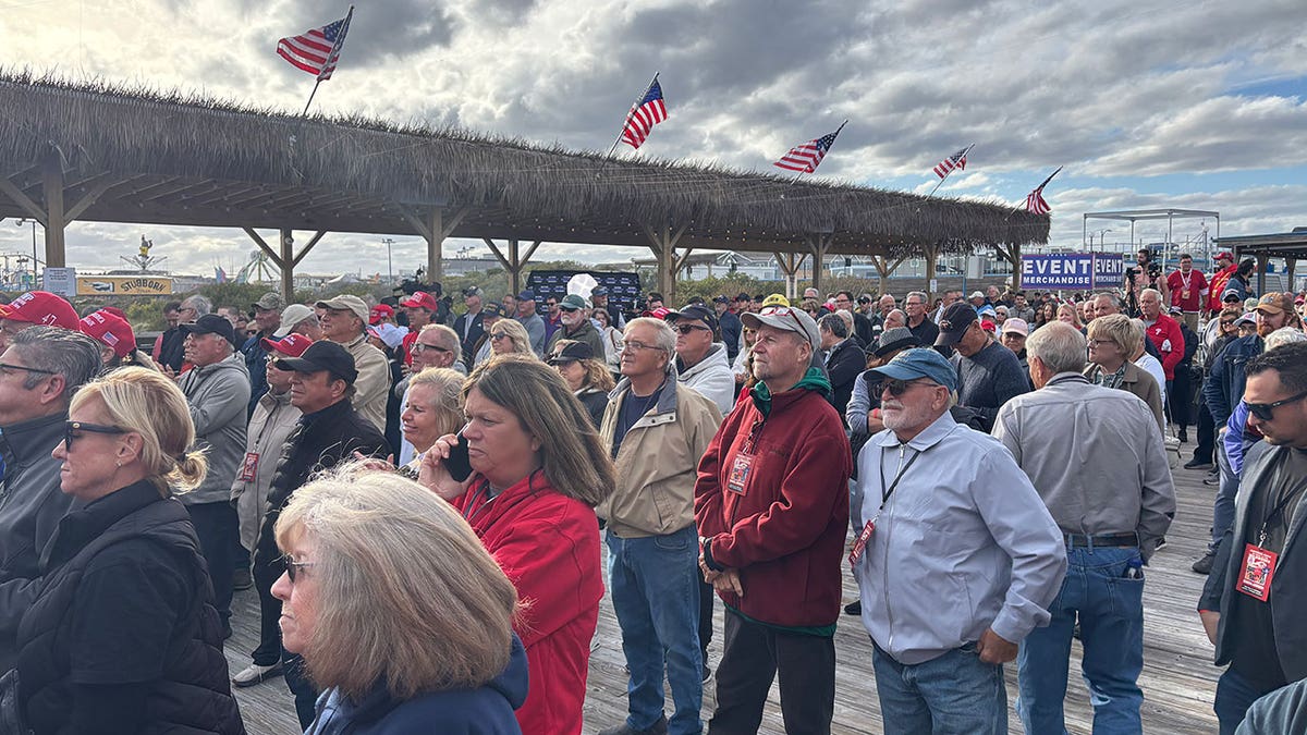 Rally in Wildwood, N.J., for Republican gubernatorial candidate Jack Ciattarelli drew about 800 on Friday, Oct. 10, 2025