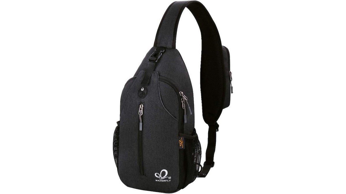 This crossbody bag is ideal for anyone on the go. 