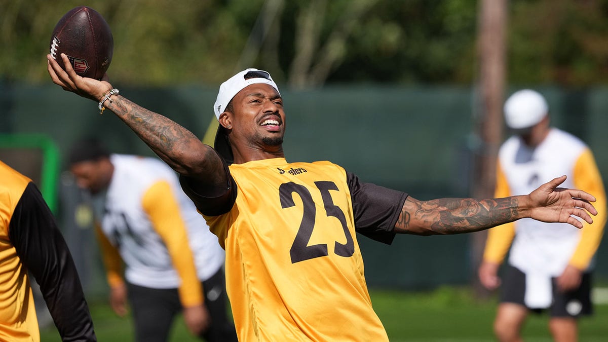 Steelers safety DeShon Elliott tells NFL to 'count your f---- days' after uniform fine