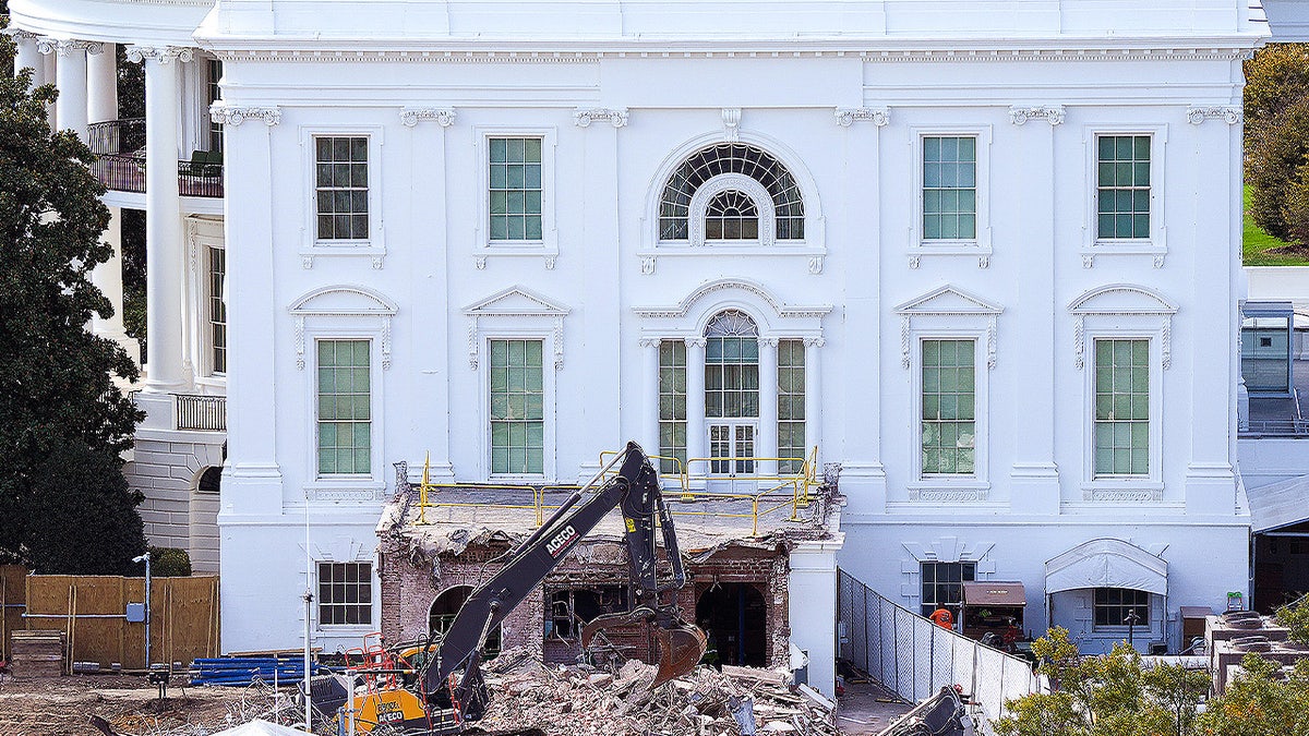 White House construction begins