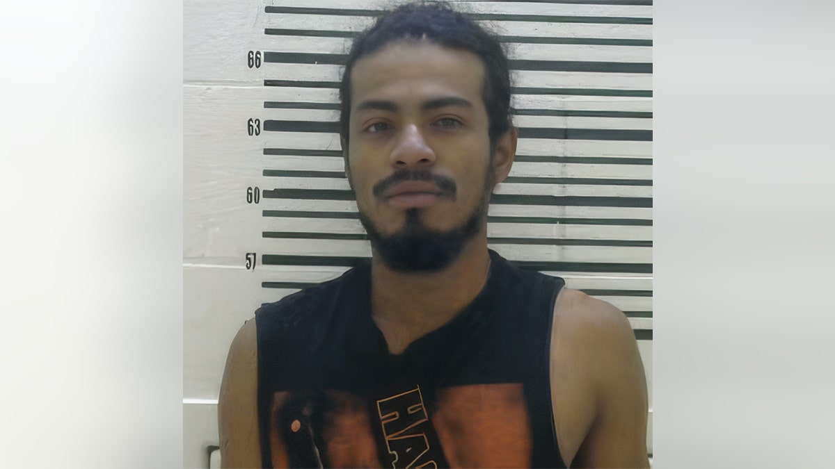 Edwin Pacheco-Meza pozuje do zdjęcia rezerwacyjnego.