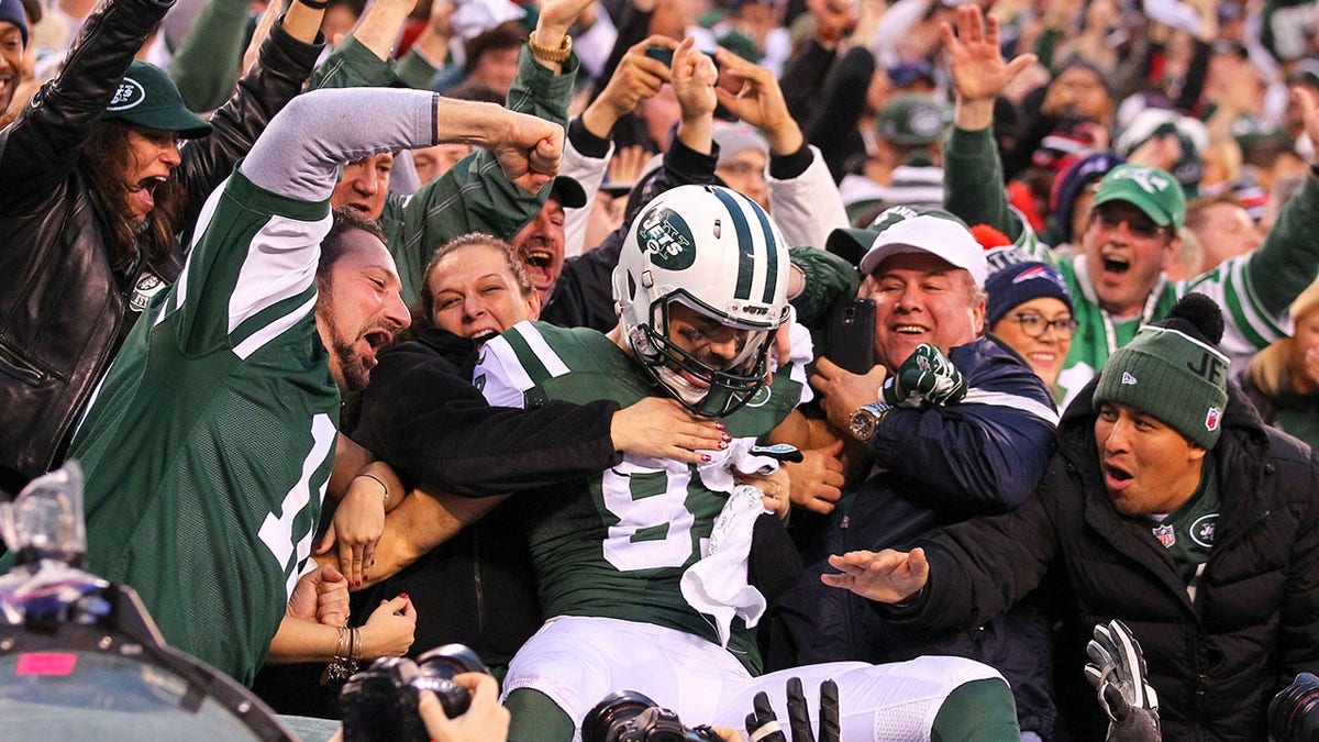 Eric Decker with Jets fans
