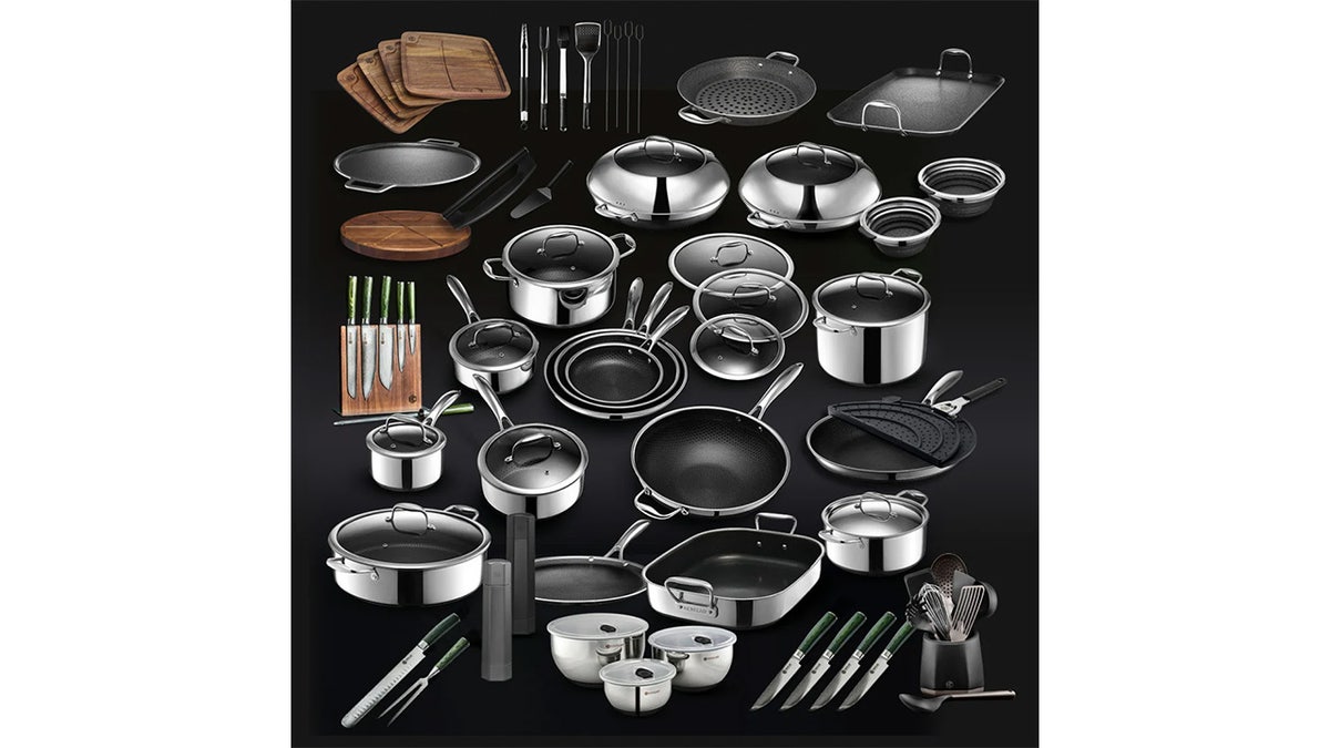 Overhaul your entire kitchen cookware collection with this bundle.