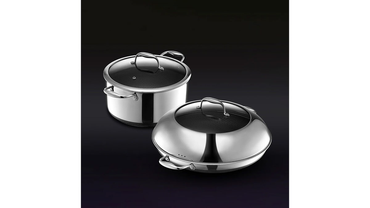 Always be prepared for pasta night with this pot and pan set.