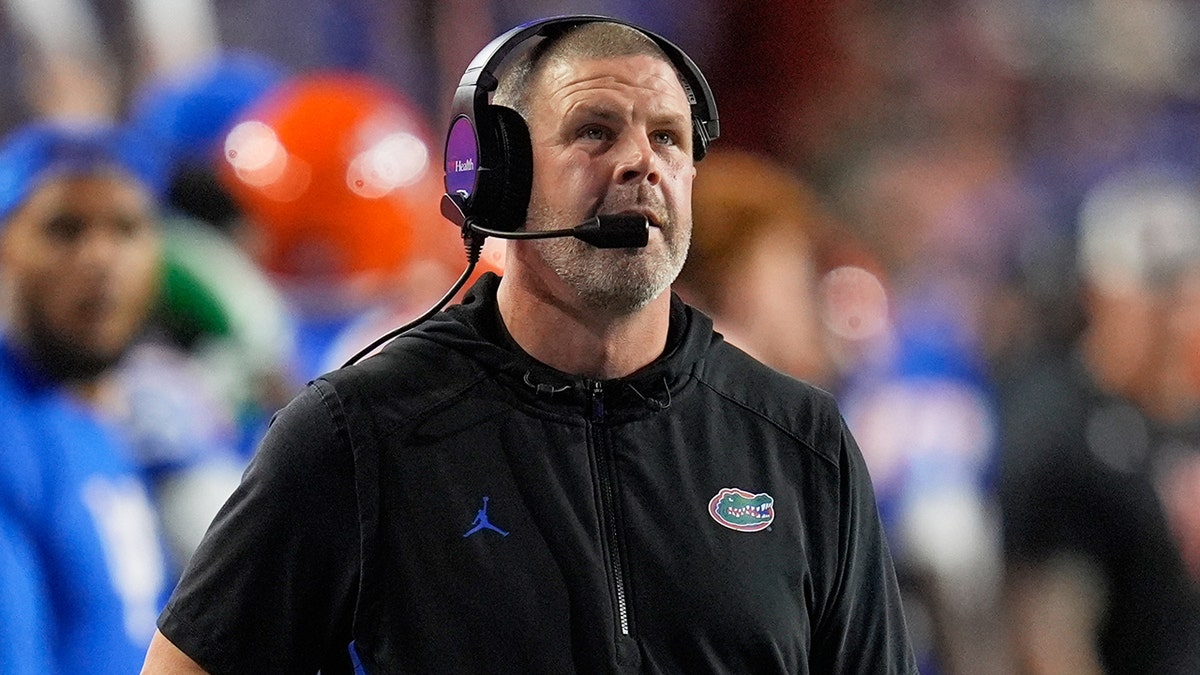 Billy Napier on the sidelines