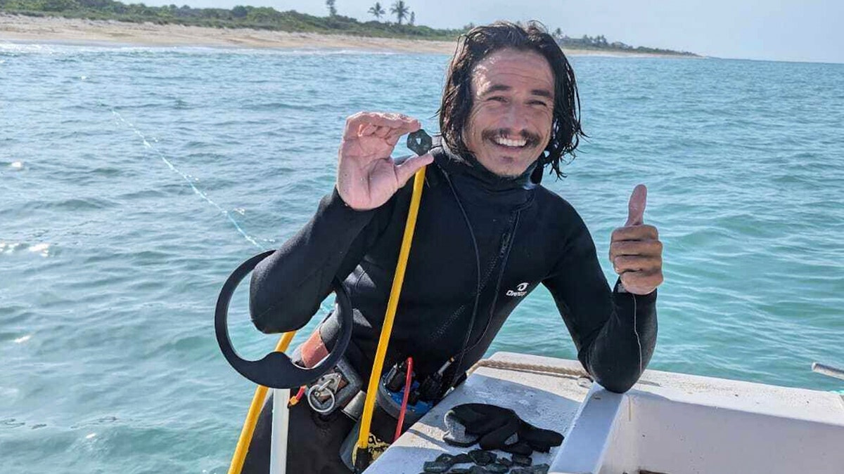 florida diver gold coin shipwreck recovery