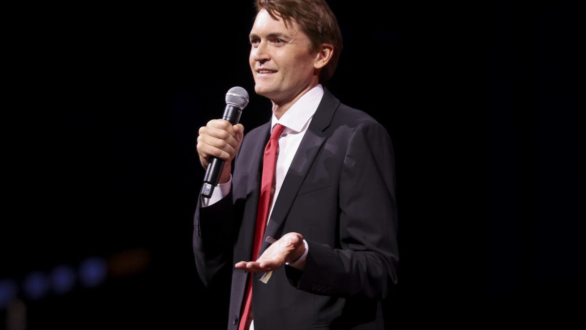Ross Ulbricht speaking at tech event
