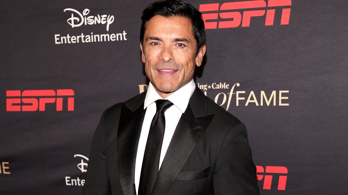 Mark Consuelos in a suit