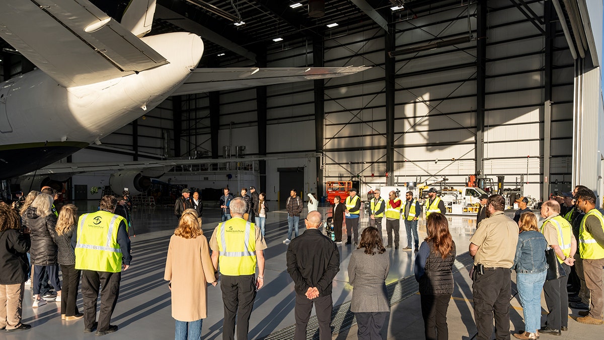 Franklin Graham prays with Samaritan’s Purse aviation team.