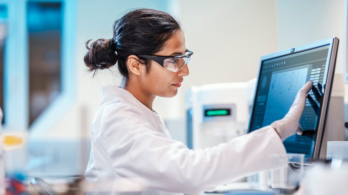Health scientist in lab AI technology