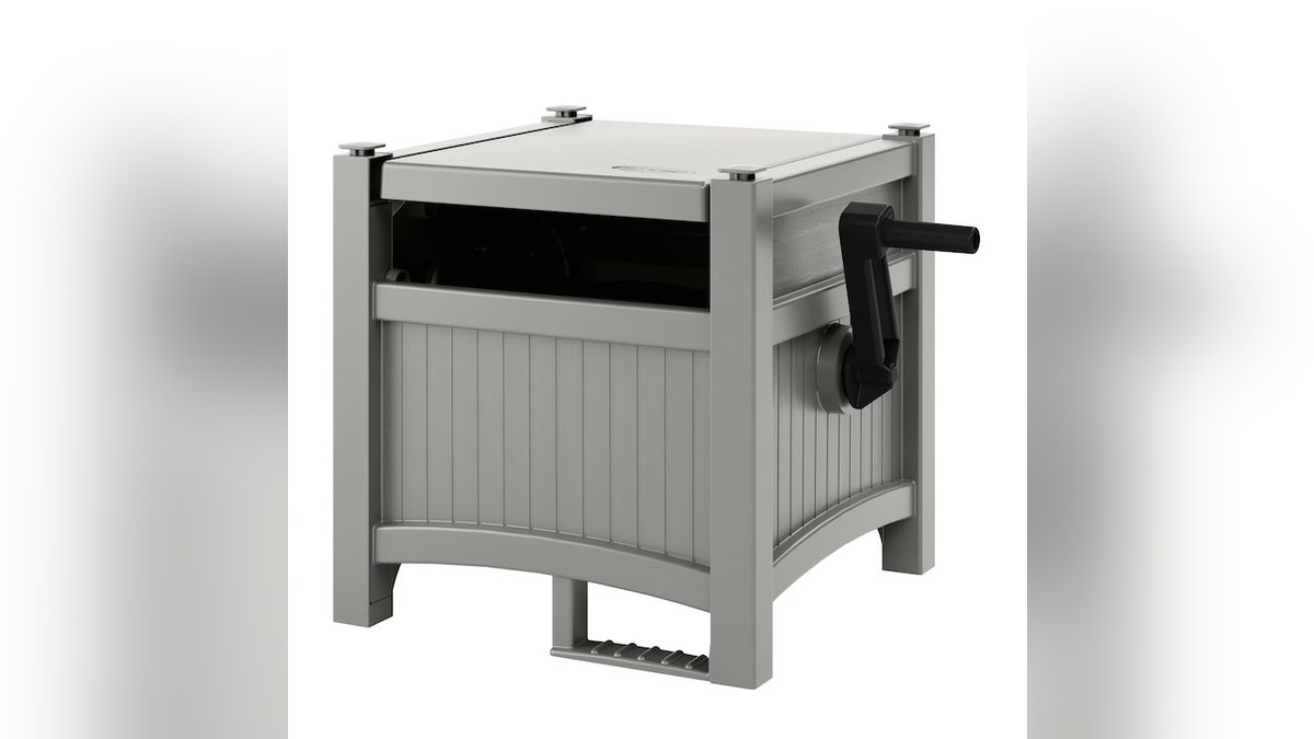 Weatherproof your hose reel to protect from freezing temperatures.
