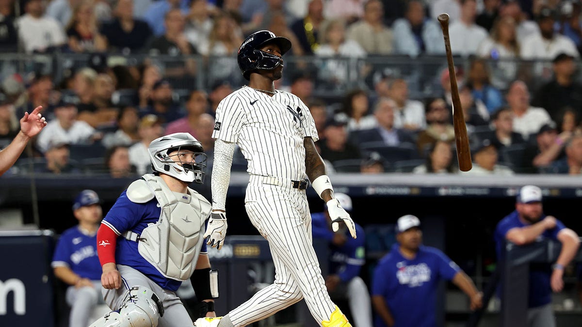 Jazz Chisholm Jr hits home run