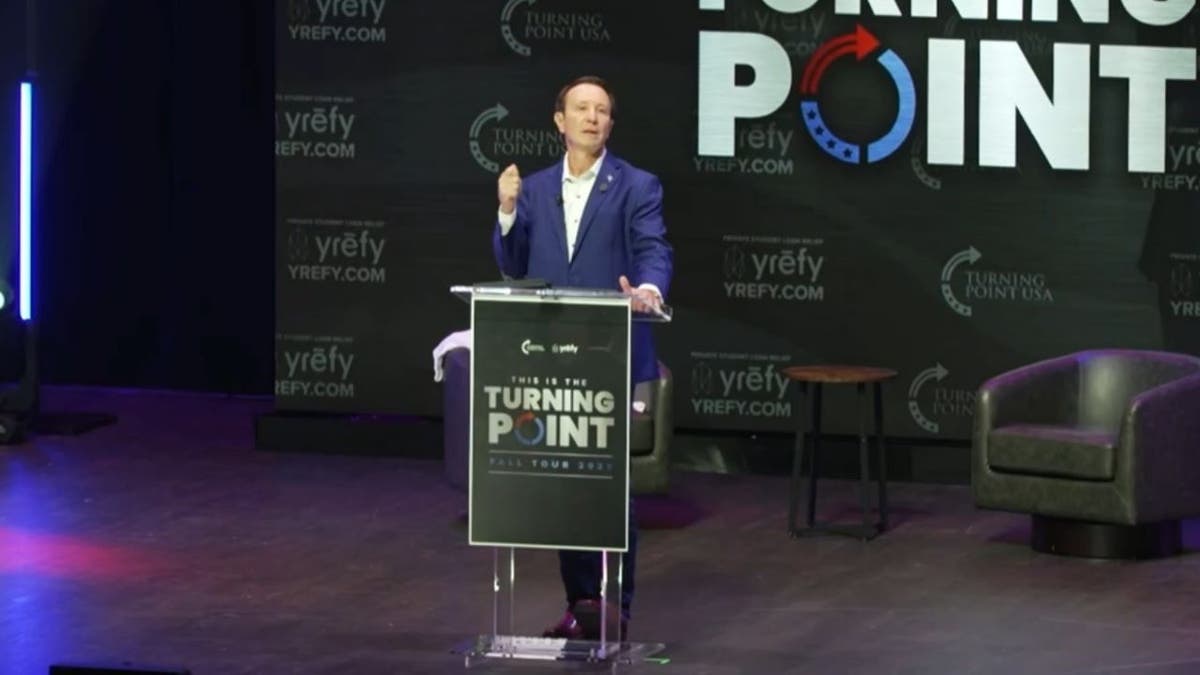 Jeff Landry speaks to a crowd