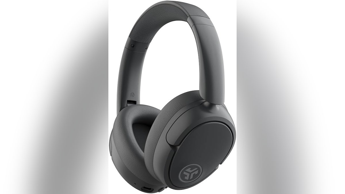 Adjust the bass and sound quality of these headphones via the app.