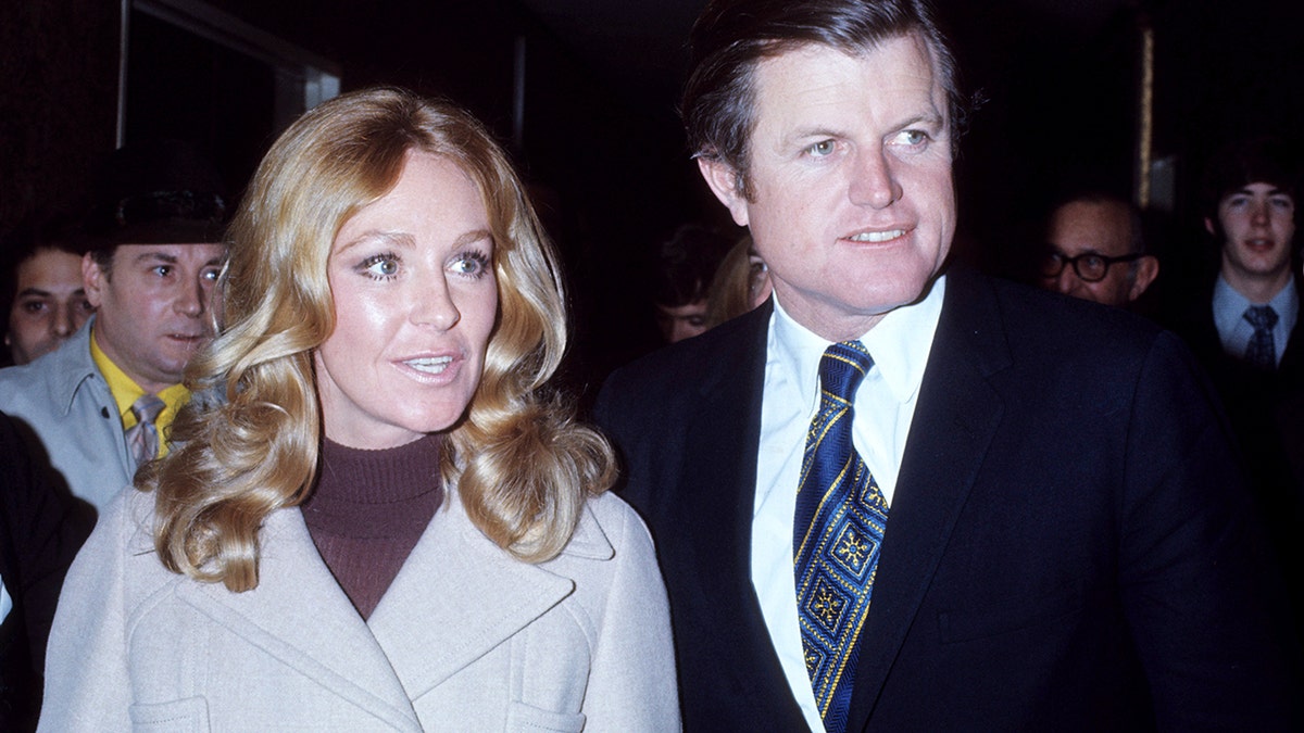 Sen Ted Kennedy e esposa Joan Kennedy em 1971