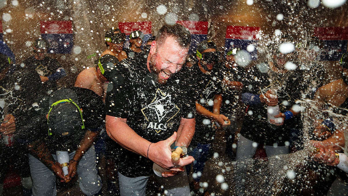 Blue Jays manager, stars taunt Yankees after winning ALDS: 'Start spreading the news'