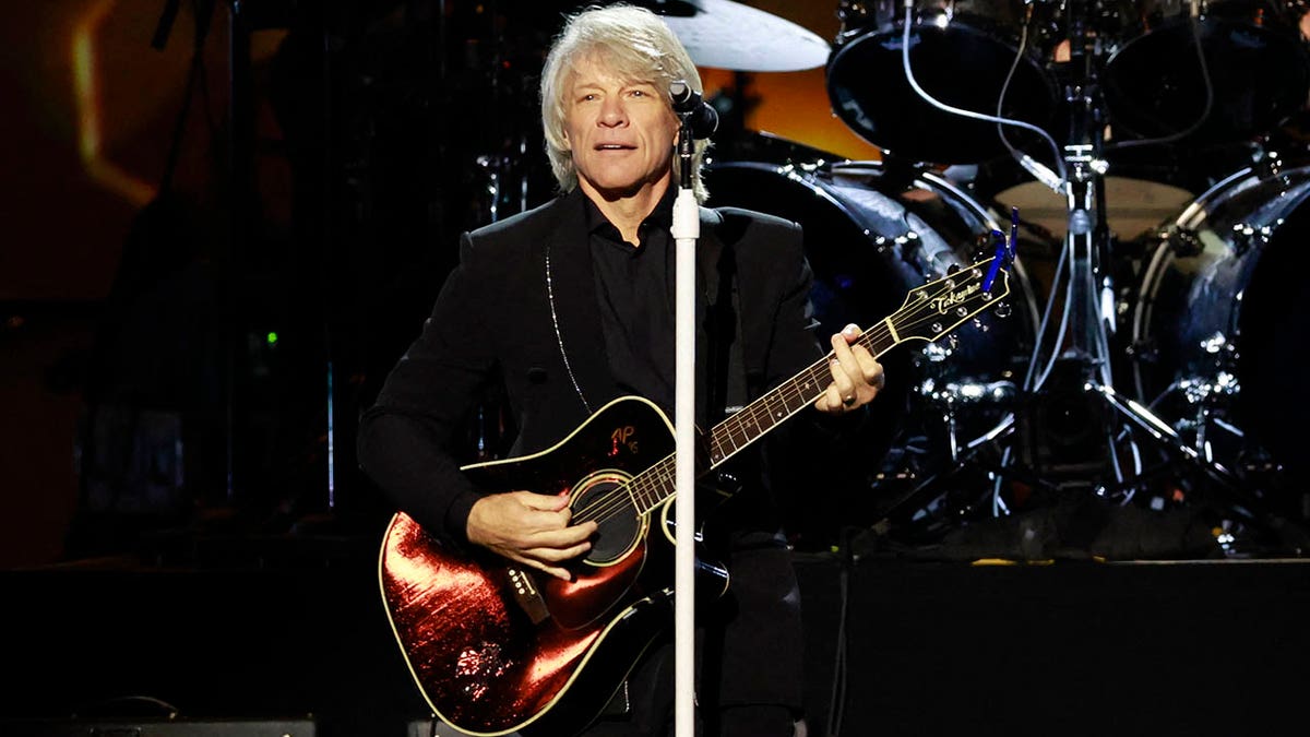 jon-bon-jovi-tour-surgery Jon Bon Jovi Announces 2026 Forever Tour After Vocal Cord Surgery Recovery