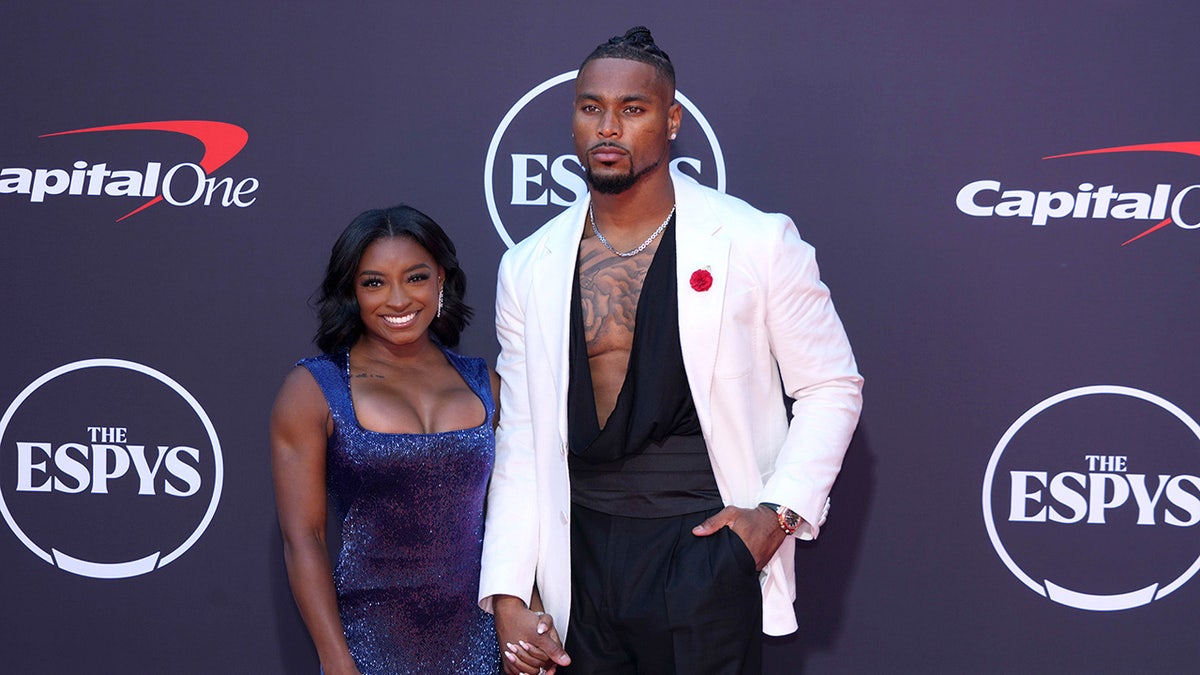 Olympian Simone Biles shares 3-word reaction to husband’s Bears’ dramatic comeback victory over Commanders Olympian Simone Biles shares 3-word reaction to husband’s Bears’ dramatic comeback victory over Commanders