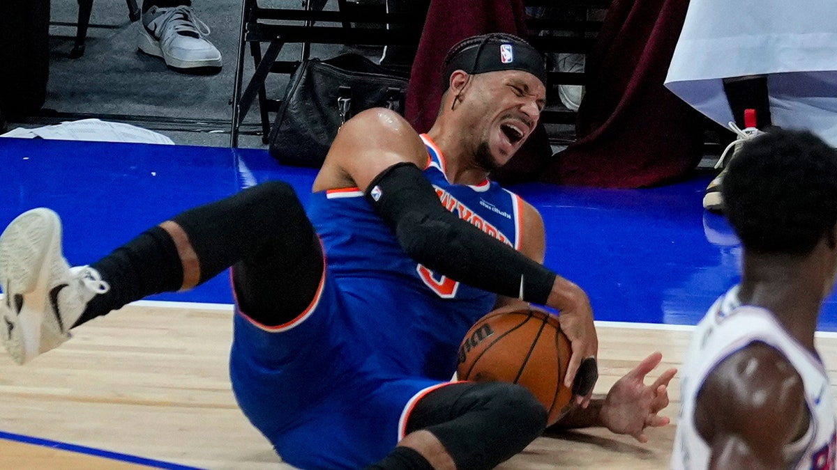 Josh Hart hurt during game