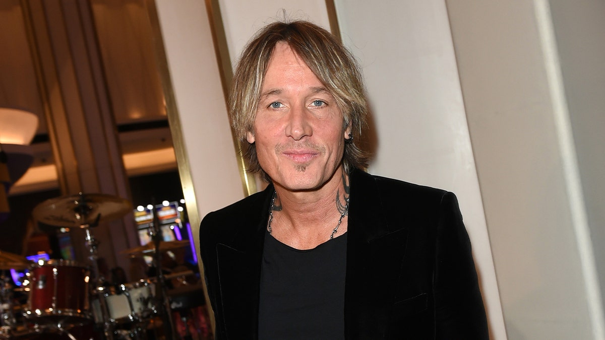 Keith Urban sports black blazer and shirt