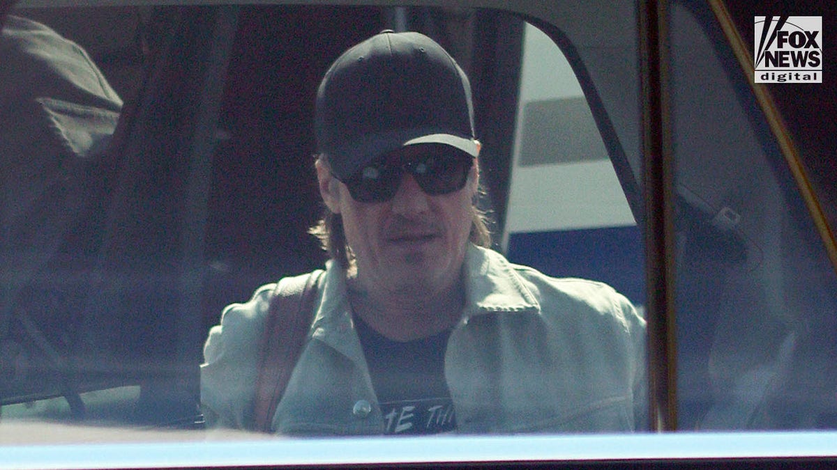 Keith Urban, divorcing Nicole Kidman arrives to Pennsylvania for a concert