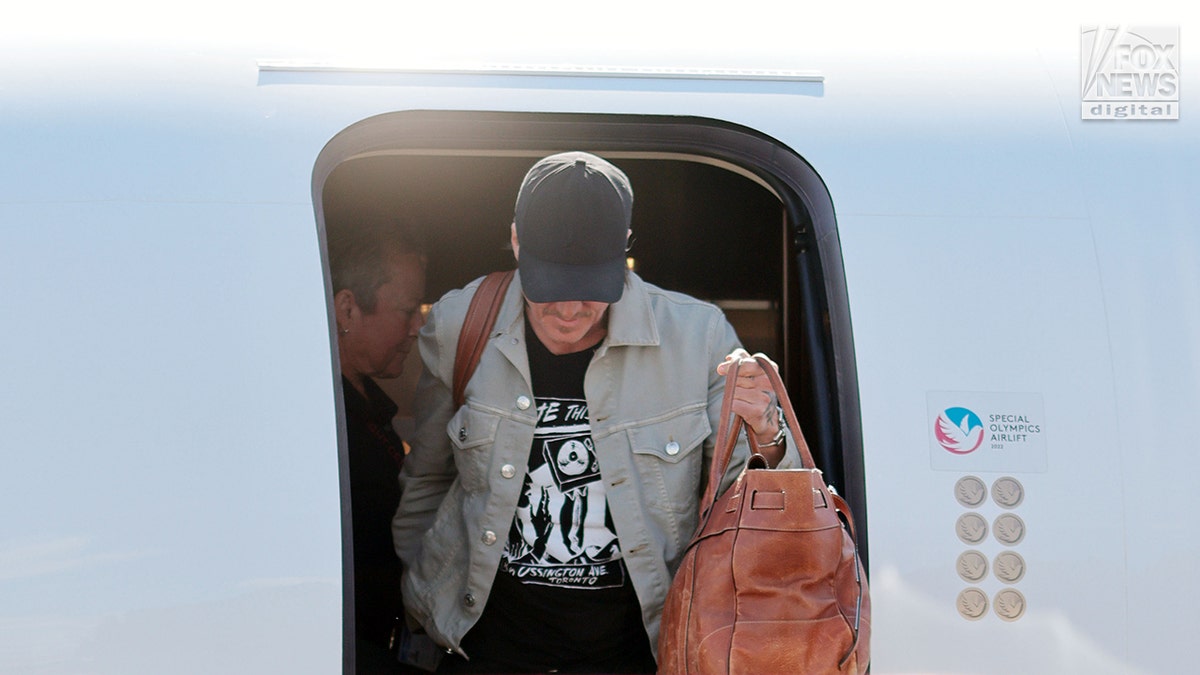 Keith Urban, divorcing Nicole Kidman arrives to Pennsylvania for a concert