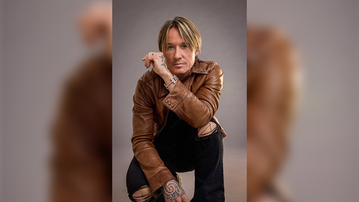 Keith Urban portrait pose