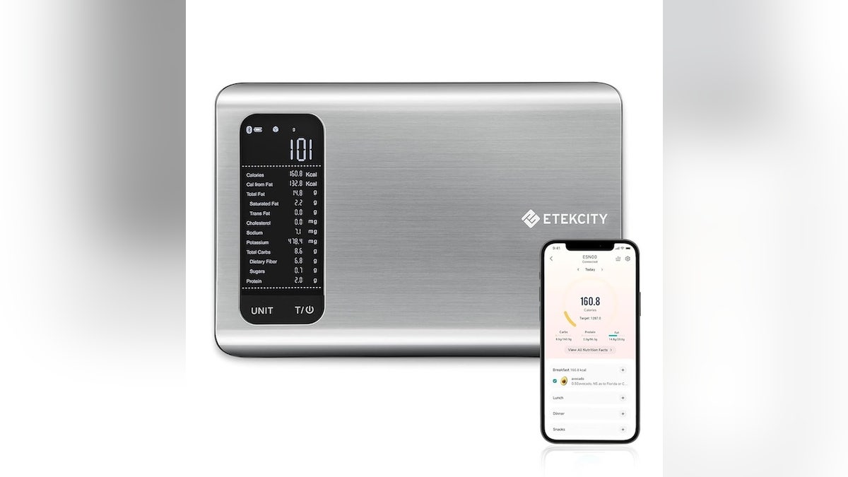 This smart scale lets you easily track the nutrition of your food.