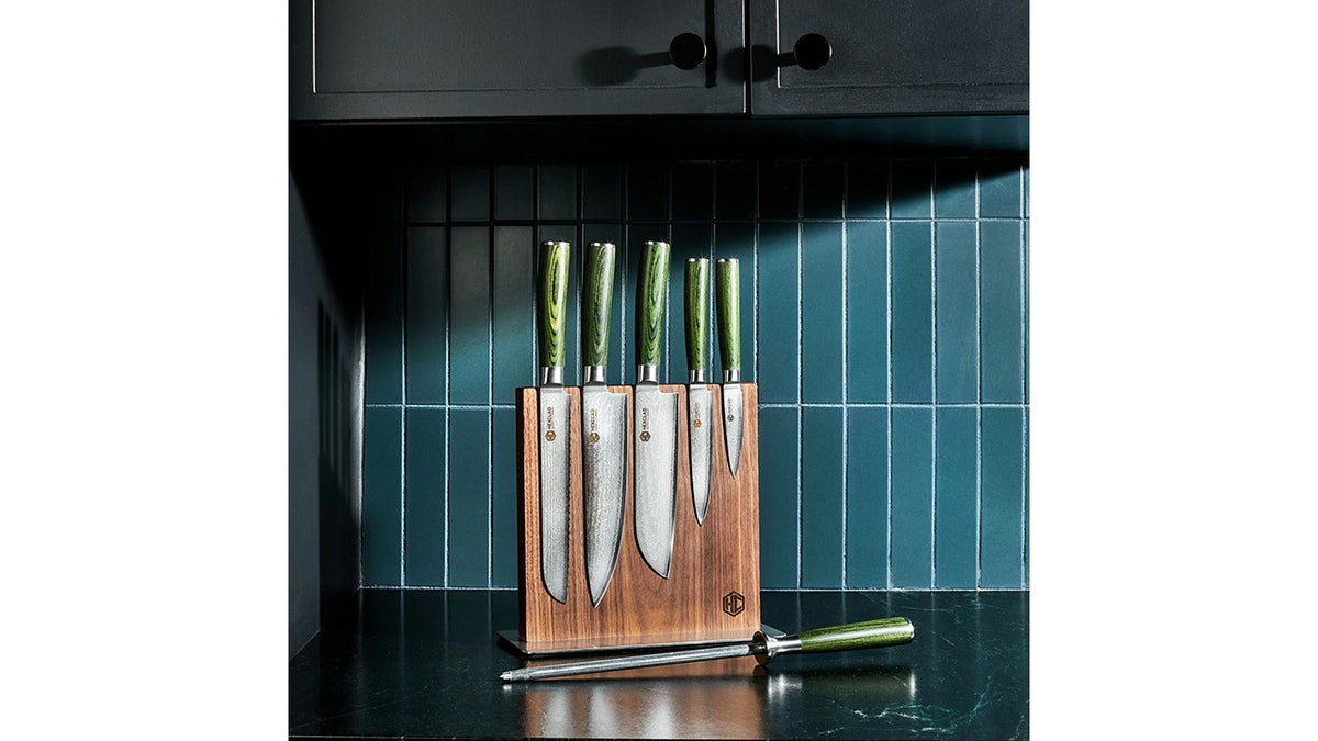 These sharp, durable knives come with green or espresso handles.
