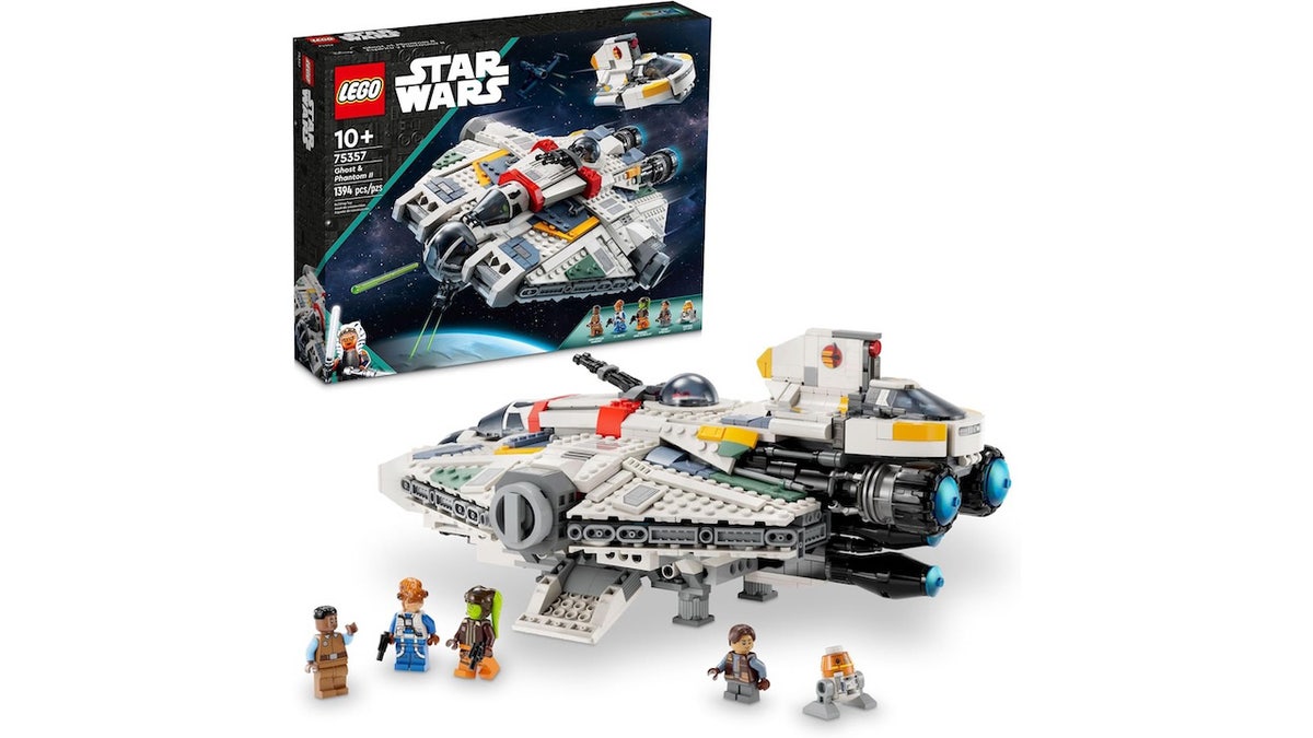 This Star Wars Ahsoka set comes with 1,394 pieces.