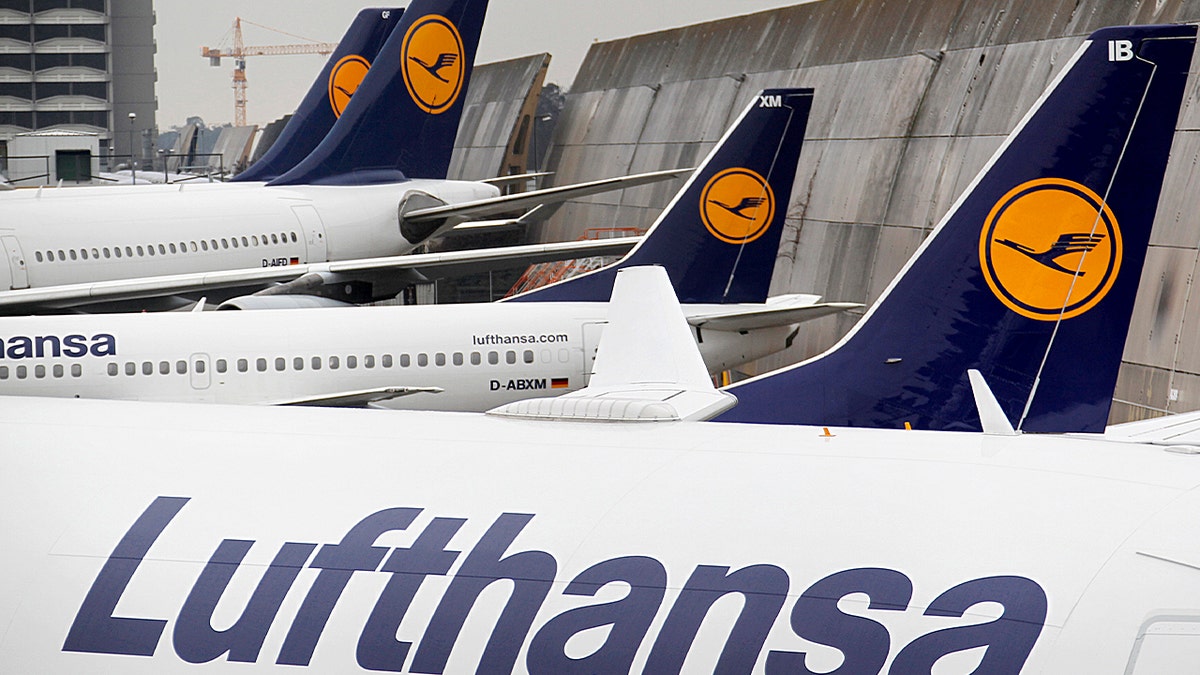 Lufthansa planes