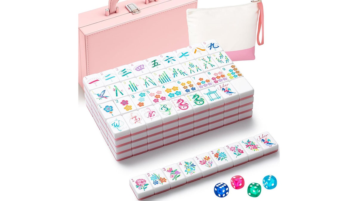 Serious mahjong players