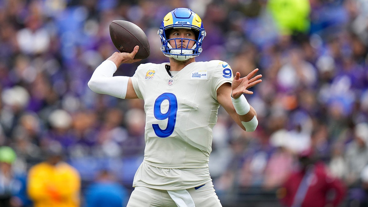 Matthew Stafford throws a pass