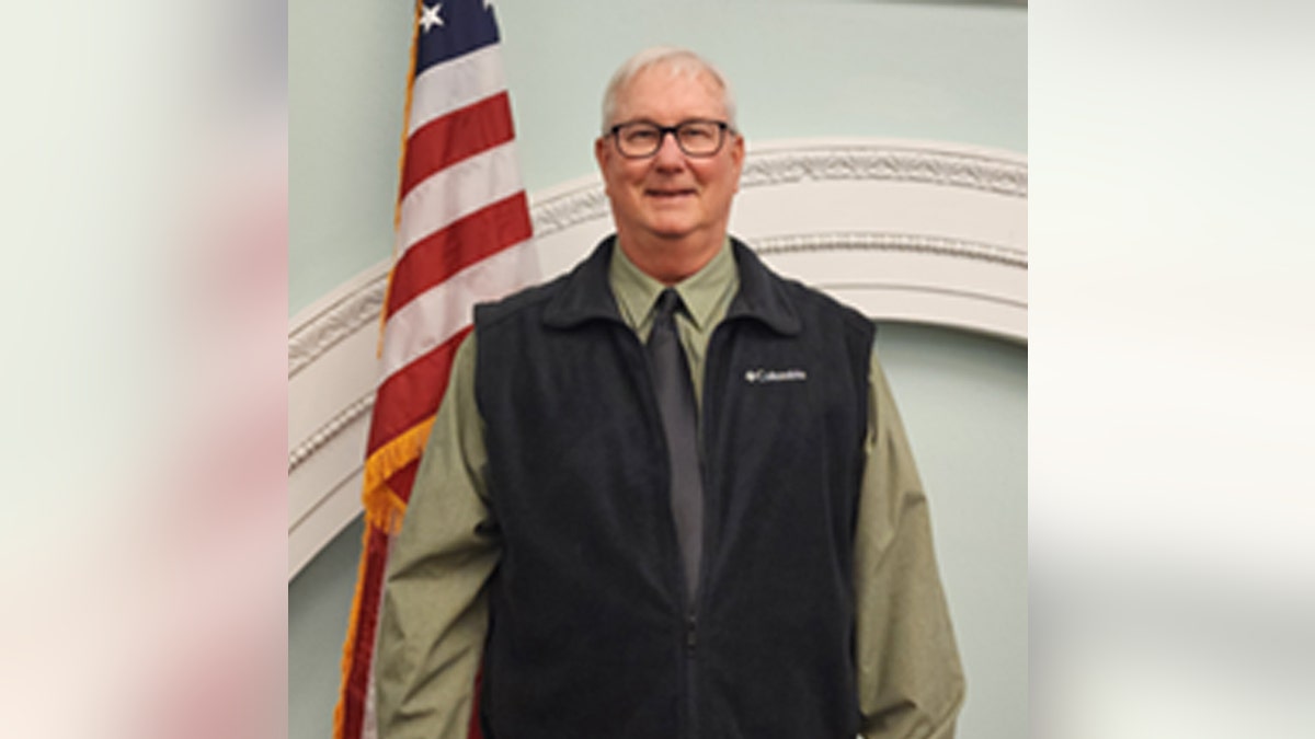 Michael Clayton pozuje do zdjęcia