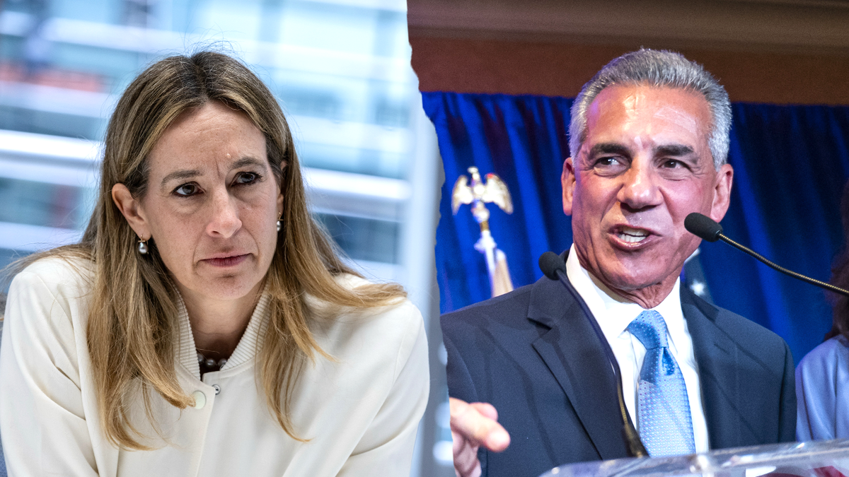 A imagem composta mostra os representantes Mickey Sherrill e Jack Ciattarelli falando em dois eventos diferentes