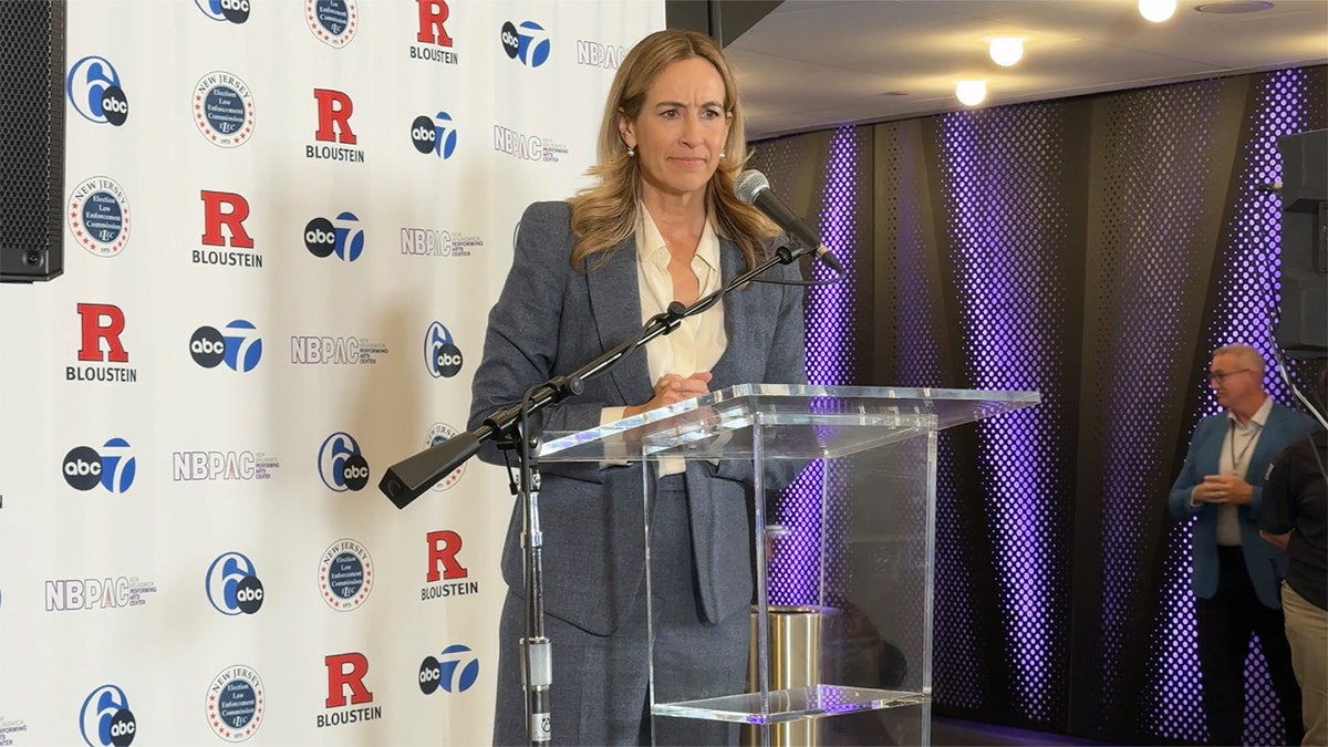 Candidato democrata ao governo de Nova Jersey, representante Mikie Sherrill