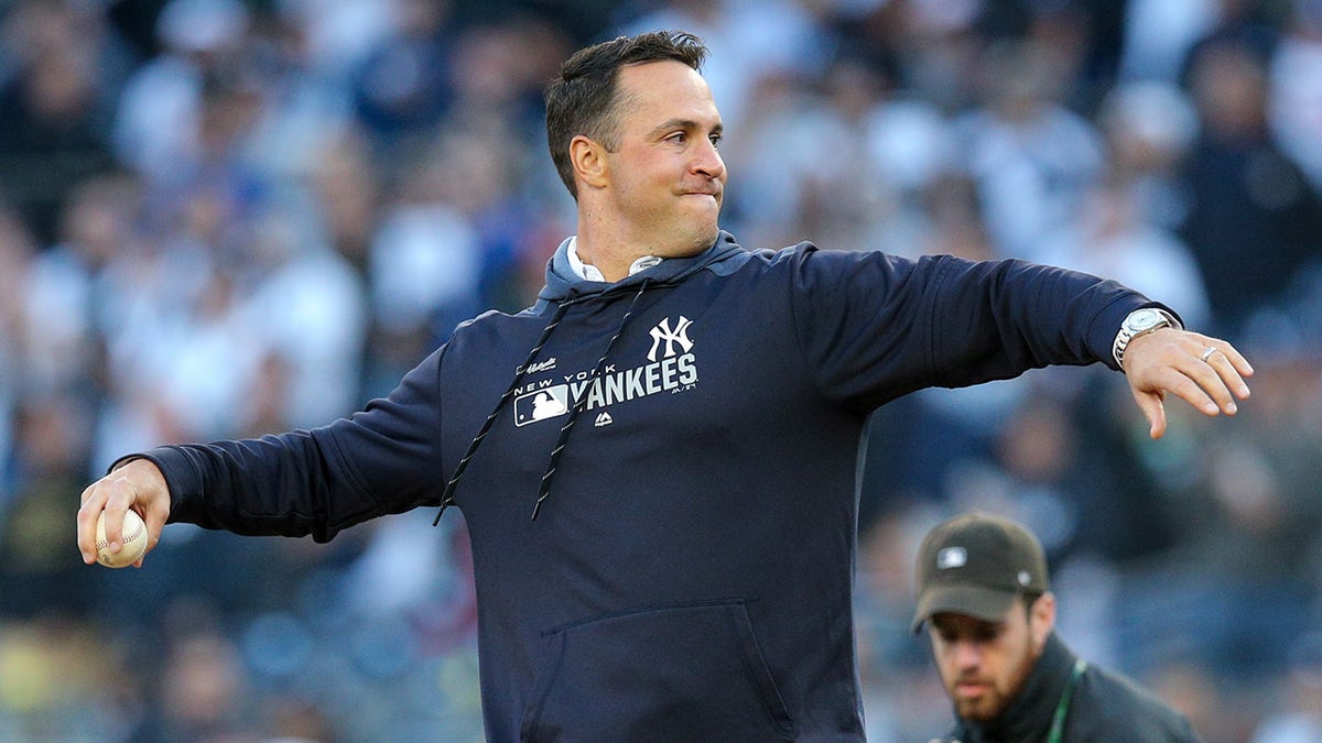 Mark Teixeira throws out the first pitch in 2019