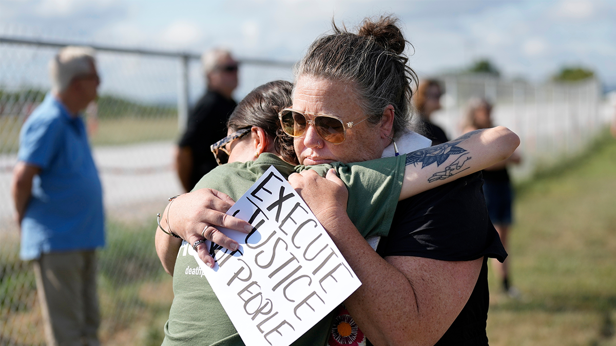 Protesters against the death penalty