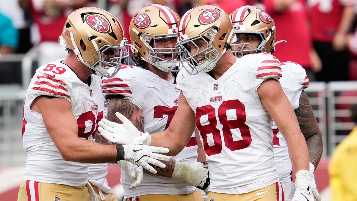 Jake Tunes and 49ers
